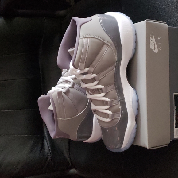 AIR JORDAN 11 RETRO (GS) 'Cool Grey' 2021 - Picture 6 of 16